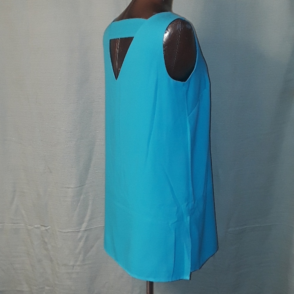 ** Valerie Stevens Mini Baja Dress Key hole Back